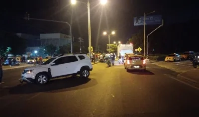 Uno de los vehículos particulares involucrados en el accidente de esta madrugada.