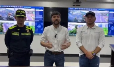El Alcalde Jaime Pumarejo junto al Coronel Jorge Urquijo, Comandante de la Policía Metropolitana, y Nelson Patrón, Jefe de la Oficina Para la Seguridad y Convivencia Ciudadana