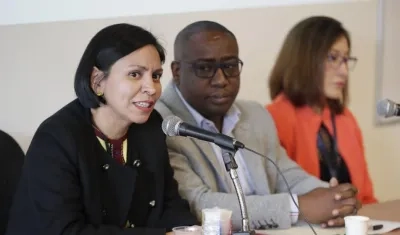 Patricia Tobón Yagarí y Leyner Palacios, comisionados de la Verdad.