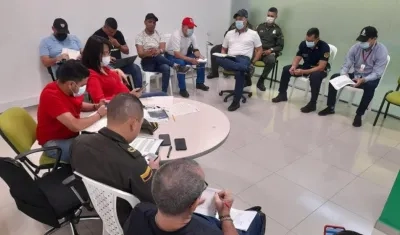 Los diferentes encargados de la Comisión Local para la Seguridad, Comodidad y Convivencia del Fútbol Profesional.