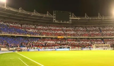 Hinchas en el estadio Metropolitano. 