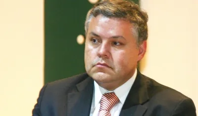 Néstor Osuna, Ministro de Justicia.