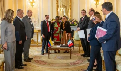Reunión de Petro con delegación de México.