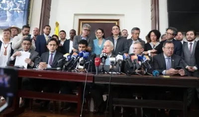 El Ministro de Hacienda, José Antonio Ocampo, radicando la reforma tributaria.