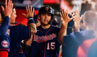 Giovanni Urshela celebra tras su impresionante cuadrangular. 