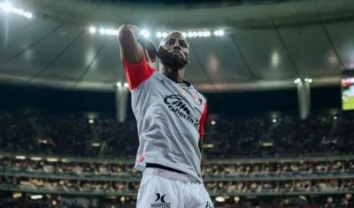 Julián Quiñones, delantero colombiano. 