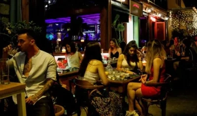Empleados del sector de bares entre los beneficiados.