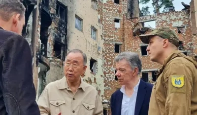Juan Manuel Santos y Ban Ki-Moon en Ucrania.