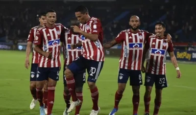 Carlos Bacca celebra con el pase del 'caballito'. 