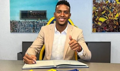 Juan David Cabal, firmando con el Hellas Verona.