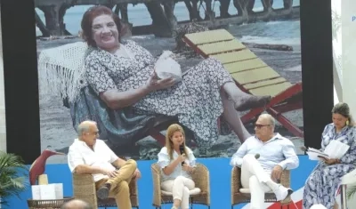La Gobernadora Elsa Noguera durante la celebración del natalicio 100 de Meira Delmar.