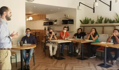 Juan Alejandro Tapia en uno de los talleres de 'Juego de palabras'.