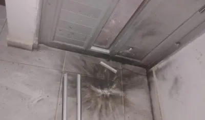 El artefacto hizo explosión en la puerta principal de la casa del Alcalde de Uribia.