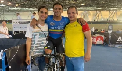 El barranquillero Francisco Jaramillo (centro).