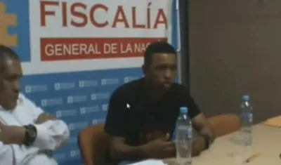 El patrullero Rafael Paz rinde testimonio en la Fiscalía.