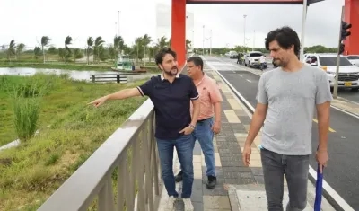 El Alcalde Jaime Pumarejo recorriendo el sector.