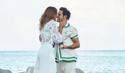 Daniela Ospina y Gabriel Coronel el día del compromiso.