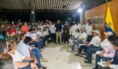 El Presidente de la República, Gustavo Petro, con los afectados.