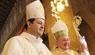 Monseñor Ricardo Tobón (izq.) Arzobispo de Medellín.