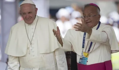 El Papa Francisco en una foto de archivo junto al Arzobispo Emérito de Cartagena, Jorge Enrique Jiménez Carvajal.