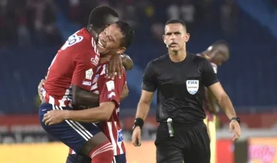 Carlos Bacca celebrando el gol del triunfo.