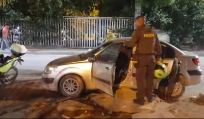 El vehículo en el que se desplazaban el menor y dos adultos.