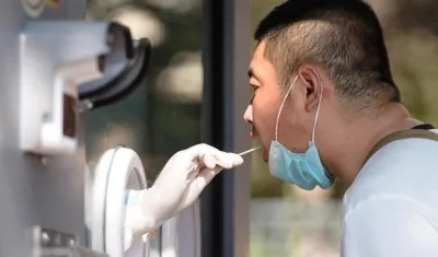 Archivo de un puesto de test de PCR en Pekín.