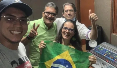 Locutores del programa ‘Viaje latinoamericano’.