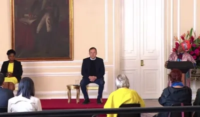 Vicepresidenta Francia Márquez y la líder Rosa Emilia Solís.