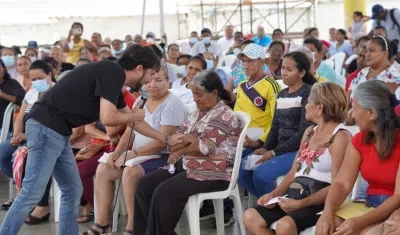 El Alcalde en el anuncio de entrega de títulos.