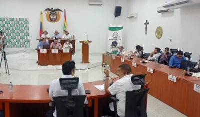 Sesión del Concejo aprobando los alivios tributarios.