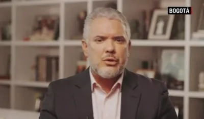 Iván Duque, expresidente de Colombia luce ahora barba.