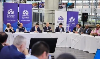 El Defensor del Pueblo reunido con entidades del Estado.