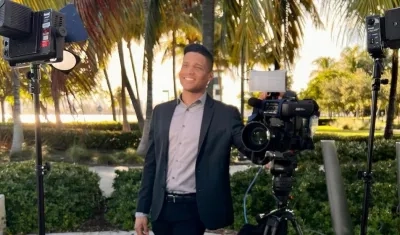 El periodista soledeño Miguel Ángel Santiesteban, en plena actividad.