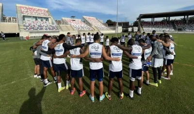 Jugadores de Junior durante el entrenamiento. 