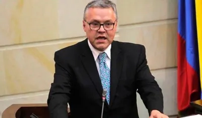 Néstor Osuna, Ministro de Justicia.