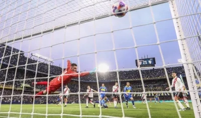 Momento del gol de Darío Benedetto.