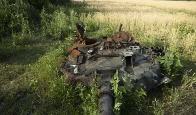 Tanque de guerra destruido. 