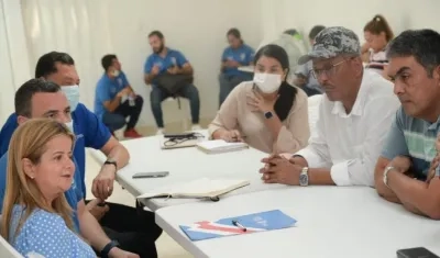 Gobernadora Elsa Noguera reunida con los mandatarios del sur del Atlántico.