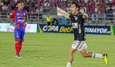 Sambueza celebra el gol del segundo tiempo
