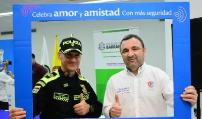 Coronel Carlos Currea junto a Yesid Turbay.