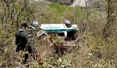 Patrulla policial accidentada.