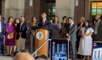 Petro junto a sus embajadores Leonor Zalabata y Luis Gilberto Murillo, en Nueva York.
