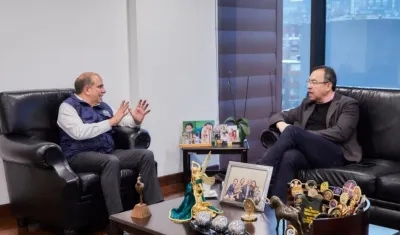 El Defensor del Pueblo, Carlos Camargo, y el Ministro del Interior, Alfonso Prada.