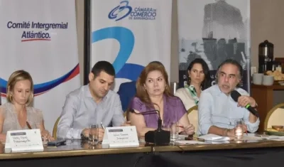 El Embajador de Colombia en Venezuela, Armando Benedetti, en su encuentro con gremios de Barranquilla.