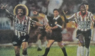 Fernando Paneso convalida un gol a favor de Junior. 