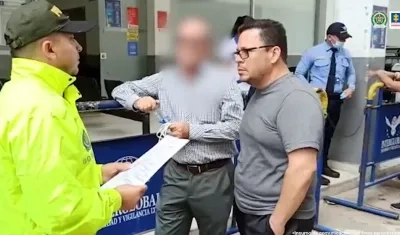 Momento de la entrega de Javier Enrique Márquez a la Fiscalía.