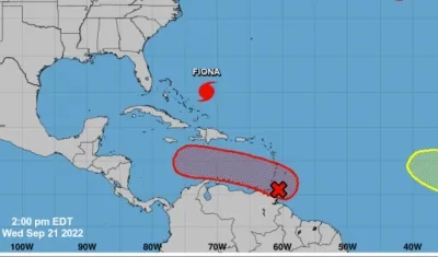 La X roja es la onda tropical y se ve la trayectoria que tendrá dentro del Mar Caribe. 