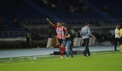 César Haydar celebra un gol. 