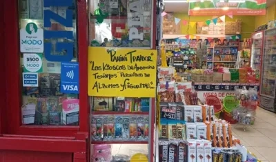 Letreros contra Panini en kioscos argentinos.